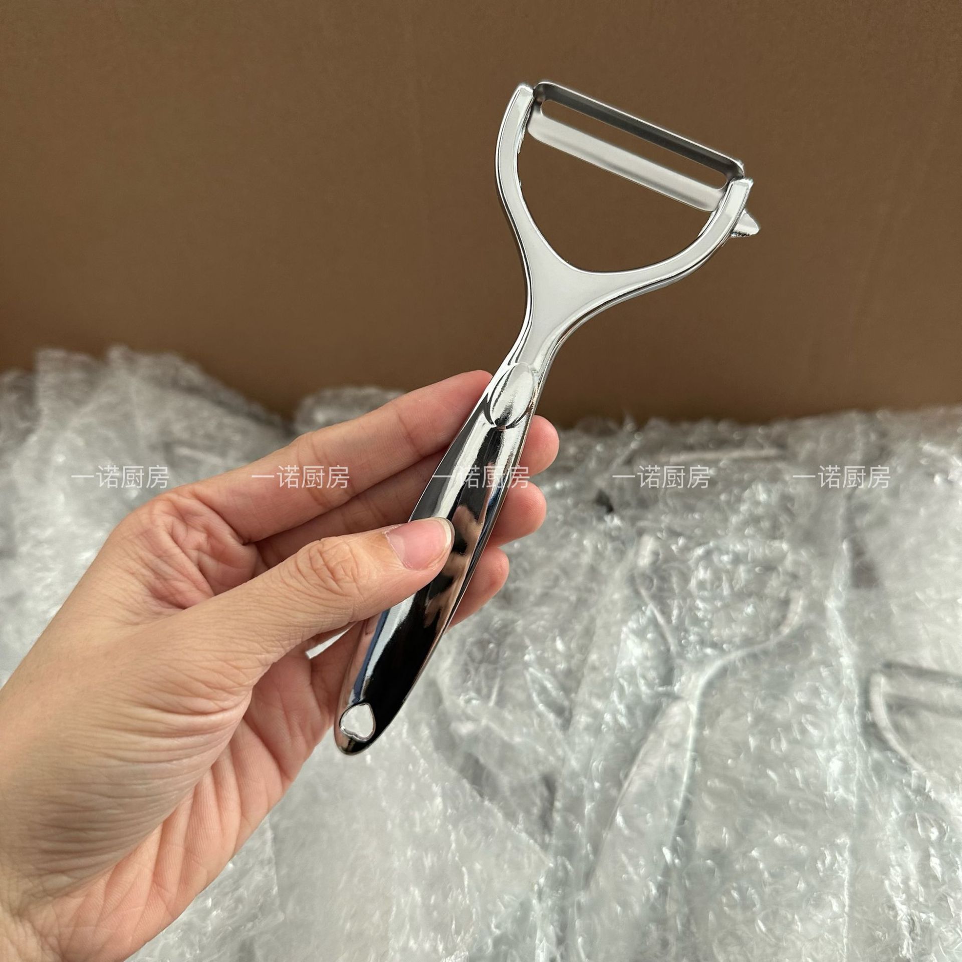 Yinuo Kitchen Cross-border household zinc alloy planer, potato peeler, apple peeler and other kitchen tools are multi-functional Application Scenario