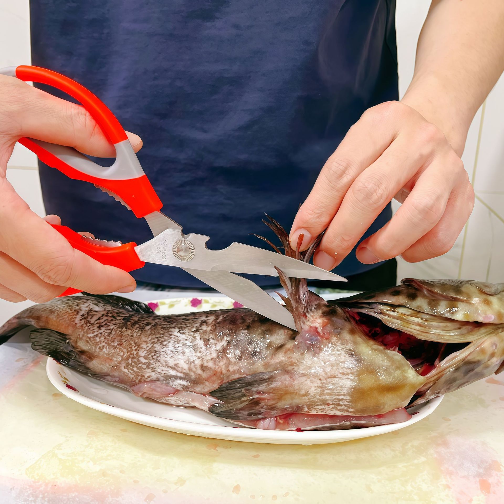 Multi-functional stainless steel kitchen scissors, sharp fish-killing scissors, household powerful chicken bone food scissors, barbecue scissors Specification drawing