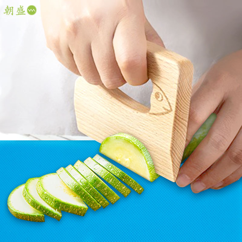 Wooden children's knife, fruit knife, vegetable knife, children's cartoon toy knife, children's wooden kitchen knife Application Scenario