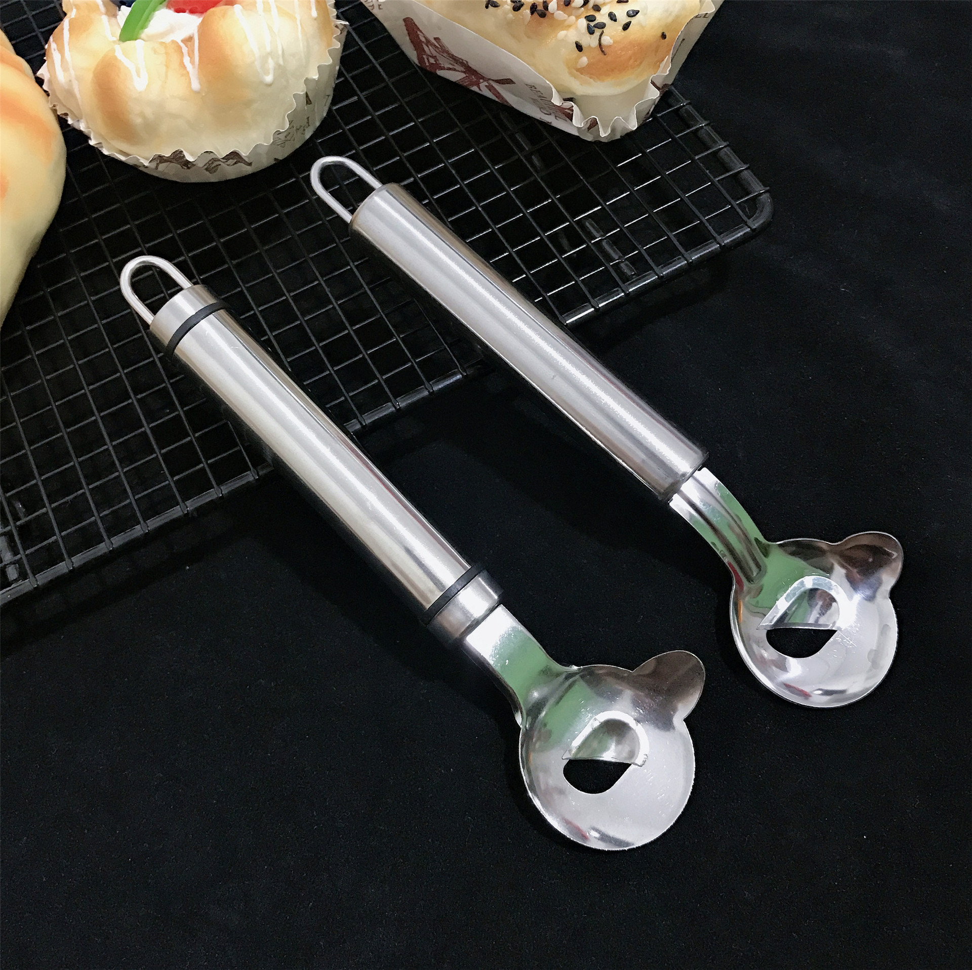 Factory wholesale of knife-cut noodle knives, household stainless steel knife-cut noodle knives, commercial knife-cut noodle knives and tools full figure