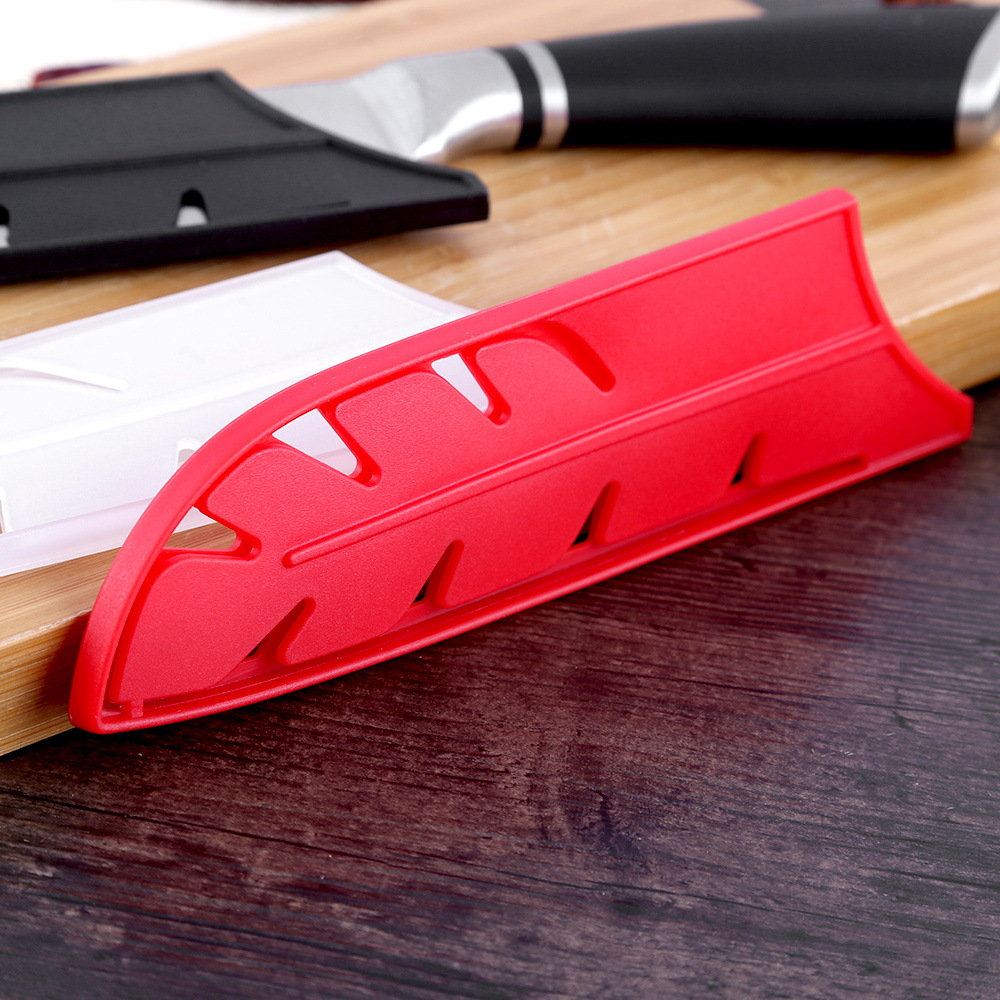 Yangjiang Xingye Injection Molding Factory has a three-color stock of Japanese kitchen knives under the Qianye brand. The knife covers are in the shape of feathers and the sheaths are of good quality Specification drawing