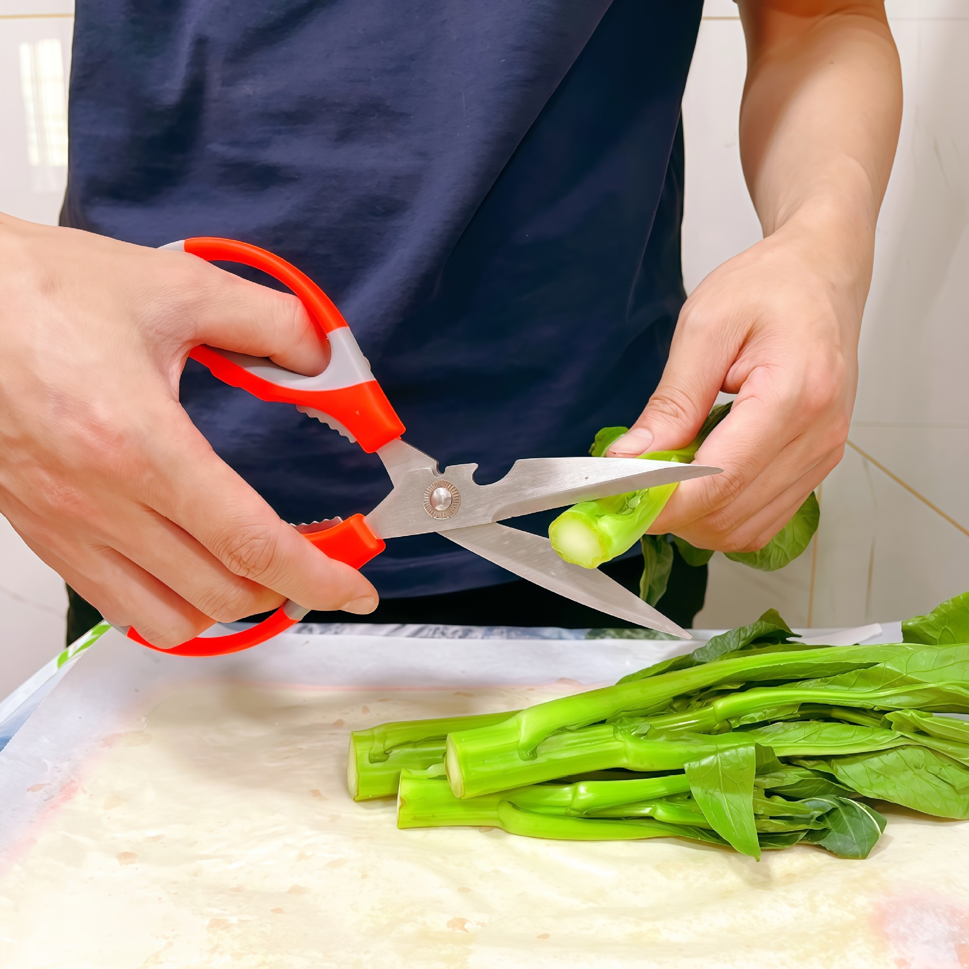 Multi-functional stainless steel kitchen scissors, sharp fish-killing scissors, household powerful chicken bone food scissors, barbecue scissors Application Scenario