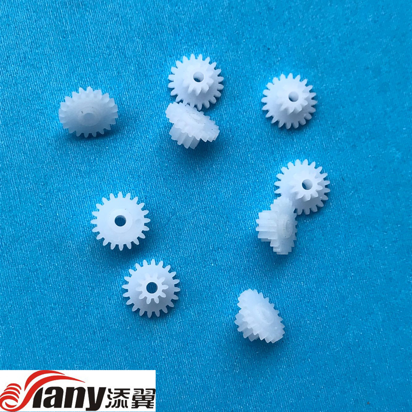 Factory direct sale of 2020B plastic gears POM self-lubricating low-noise M0.5X10TX20T plastic transmission gears Specification drawing