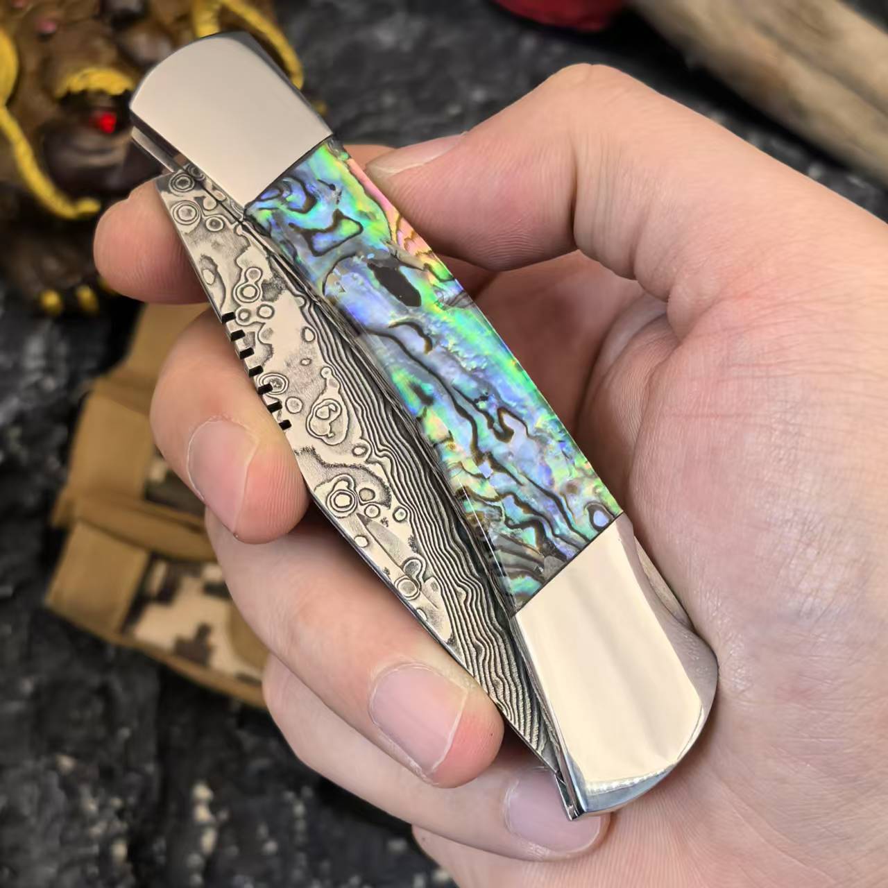 Qingniao Outdoor Folding Knife Vg10 Damascus Steel High-hardness outdoor Fruit knife for household self-defense and portability wholesale Application Scenario