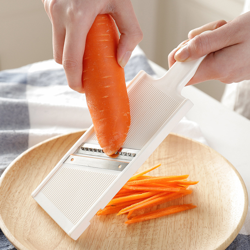 The Japanese ECHO grater is a multi-purpose household device for slicing potatoes, grilling, and inserting fruits and vegetables Application Scenario