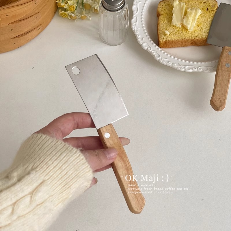 Mini kitchen knife, bread cutter, household knife, fruit knife, stainless steel butter knife, pizza cake cutter knife Application Scenario