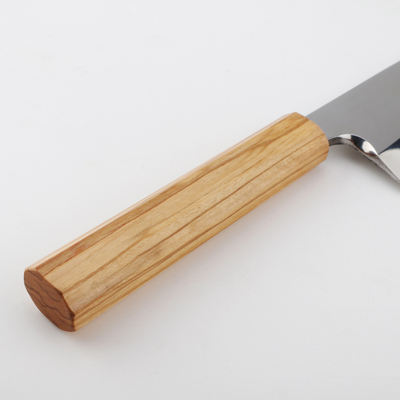 The fish head knife is a Japanese cuisine knife specifically designed for chopping salmon, cutting sashimi, and serving sushi. It is a professional fish slice knife Application Scenario