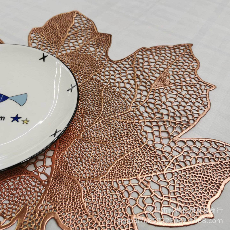 American-style hollowed-out maple leaf gilding placemats, irregular table MATS, cafe heat insulation MATS, coasters, bowl MATS, kitchen tools Application Scenario