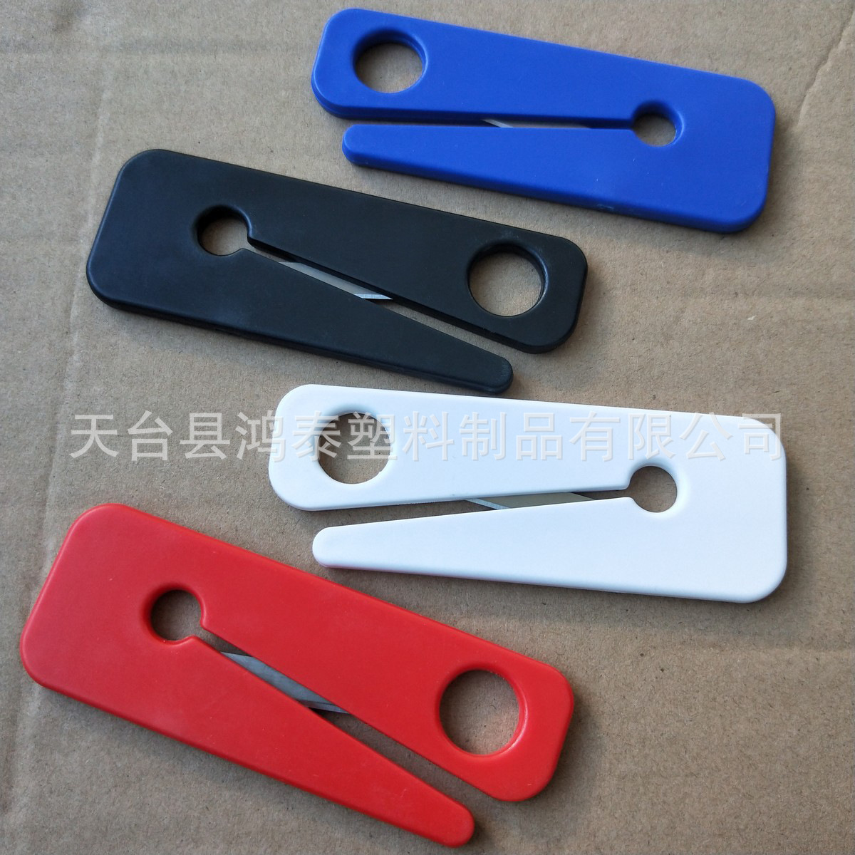 The factory's best-selling logo-printed floor protection film cutter, winding film cutting knife, and decoration floor film cutting knife full figure