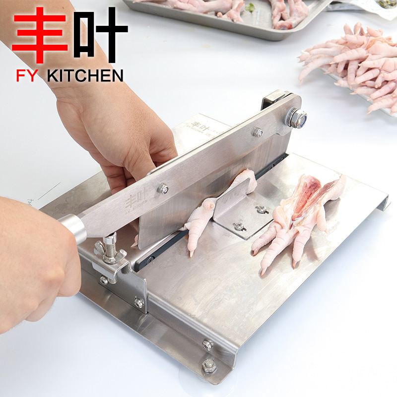 The chicken feet are cut in half with a continuous knife machine. The deer antler is cut with a continuous knife adjustment to ensure continuous cutting. Commercial guillotine knife cutting machine Application Scenario