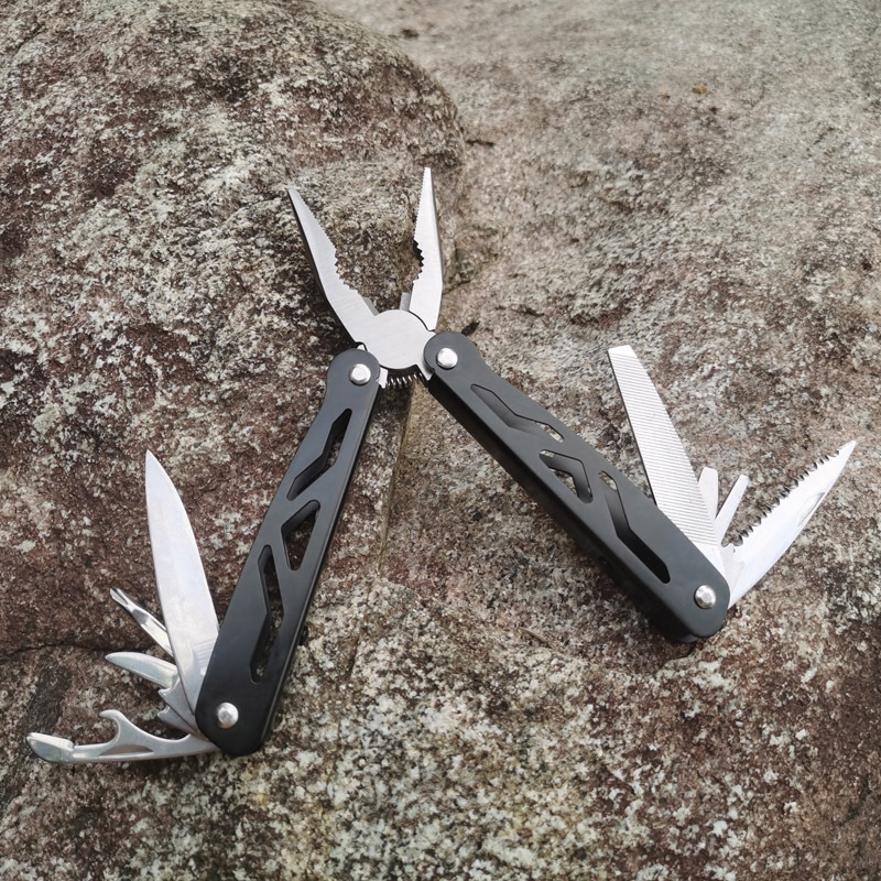 Multi-functional knife pliers, stainless steel folding combination tool pliers, outdoor emergency supplies, family disaster prevention and rescue pliers Specification drawing