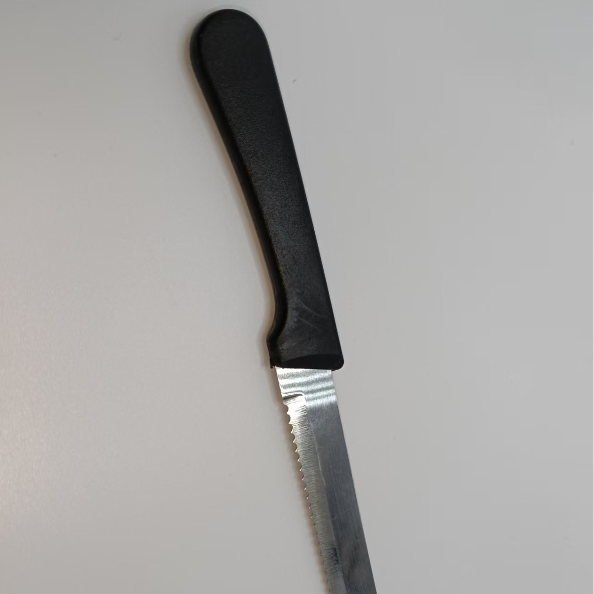 Stainless steel super-sharp serrated Western-style knives in stock, restaurant and hotel tableware, camping Western-style steak knives in stock details Picture