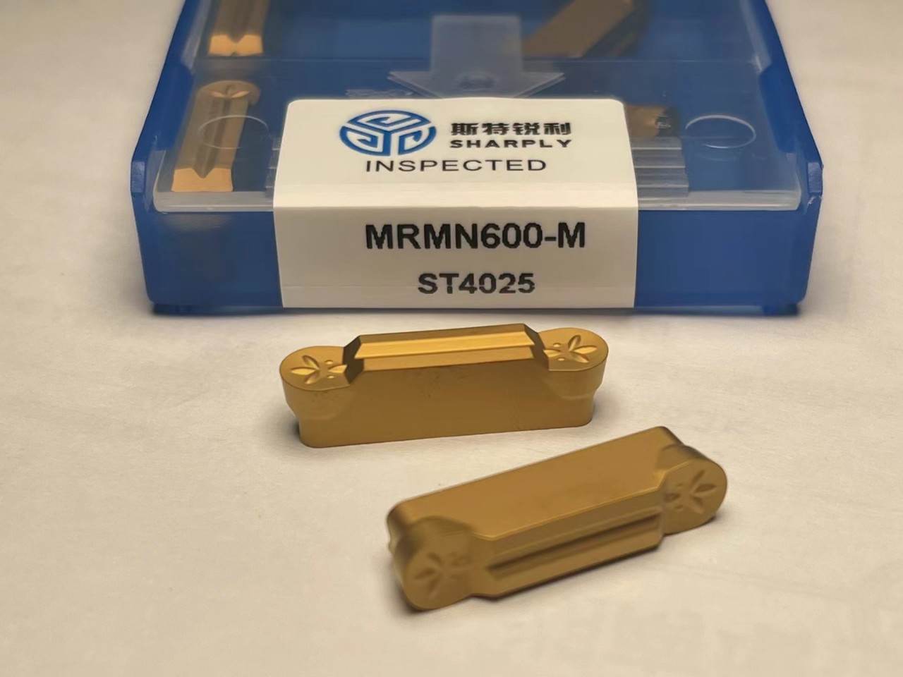55-degree large rhombic outer circular turning blade with golden coating steel parts DNMG110404 DNMG150408 TM PM Application Scenario