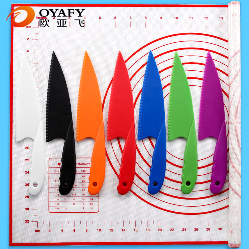 Children's plastic fruit knife, kindergarten early education vegetable cutting knife, cake tray knife, cheese dessert knife, serrated bread knife details Picture
