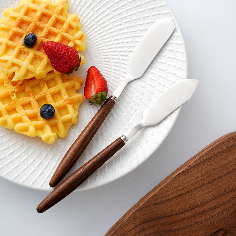Cross-border new products: 304 stainless steel butter knife, walnut wood handle, long handle, jam butter spatula, cream piping knife Application Scenario