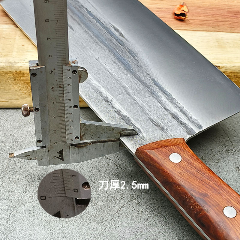 A blacksmith's hand-forged hammer-textured slicing knife handle, commercial chef's knife, sharp and easy to sharpen, for slicing vegetables and meat Application Scenario