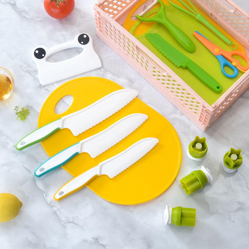 New kindergarten early education hand-friendly sawtooth knife, cutting board knife, peeler knife, children's plastic knife set, safe full figure