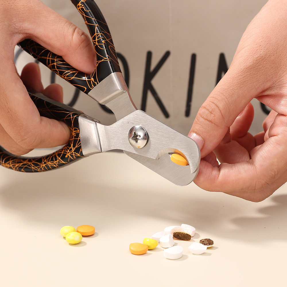 Portable medicine cutter, precise cut, portable scissors, medicine cutter, stainless steel Application Scenario