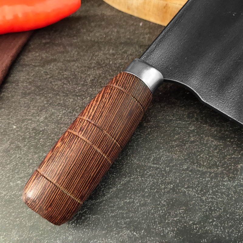 Forged thick-backed large V-shaped blade gradually thinning kitchen knife, chopping knife, hand knife, hotel kitchen knife, commercial knife, chicken, fish and meat chopping knife Application Scenario