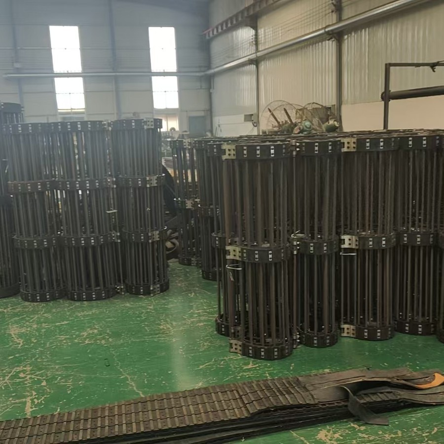 Factory direct sales of potato, beet and tomato harvesters and vibrating screens! Double/single row vibrating screen harvester parts details Picture