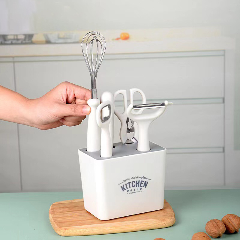 A set of kitchen stainless steel scissors, a multi-functional cutting tool for household complementary foods, and six small kitchen tools full figure
