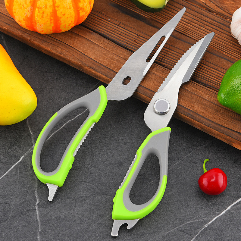 Detachable magnetic refrigerator scissors, household food scissors, vegetable scissors with scissors sleeves, chicken bone scissors, stainless steel kitchen scissors Application Scenario