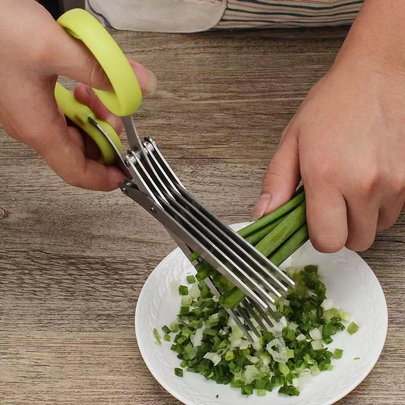 Multi-layer stainless steel scallion scissors, a magic tool for seaweed side dishes, multi-layer paper shredders, kitchen food scallion scissors Application Scenario