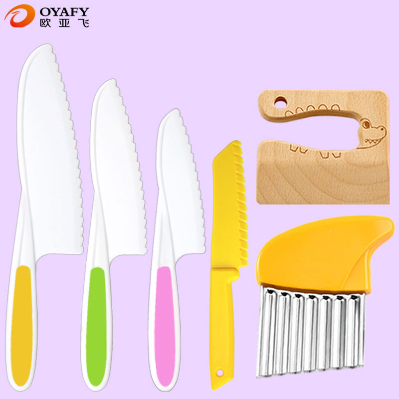 Children's plastic fruit knife, early childhood education vegetable cutter knife, fruit peeler knife, bread and cake knife, potato wave cutter Specification drawing