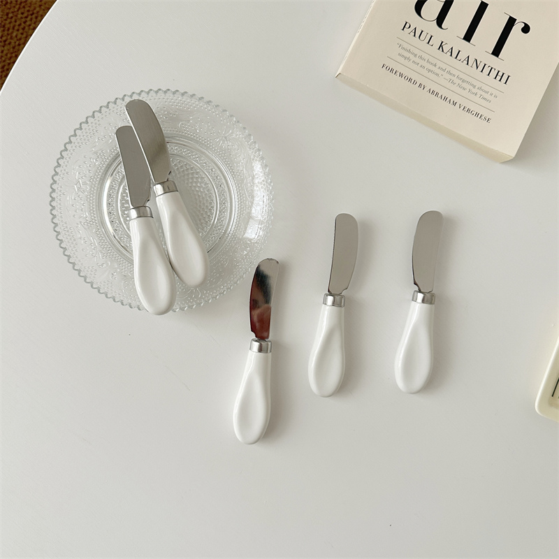 Cross-border stainless steel cheese knife, butter jam, cream bread spatula, ceramic handle, peanut butter and butter spreading spatula Application Scenario