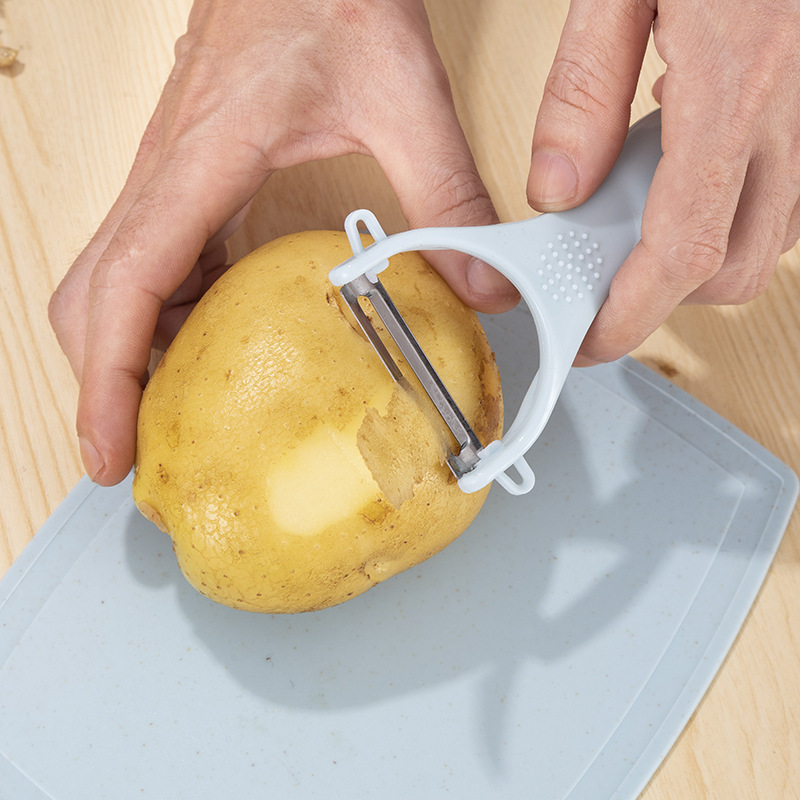 Nordic plastic cutting board three-piece set, convenient kitchenware, cutting board knife, outdoor travel kitchen gift, peeler knife set Application Scenario