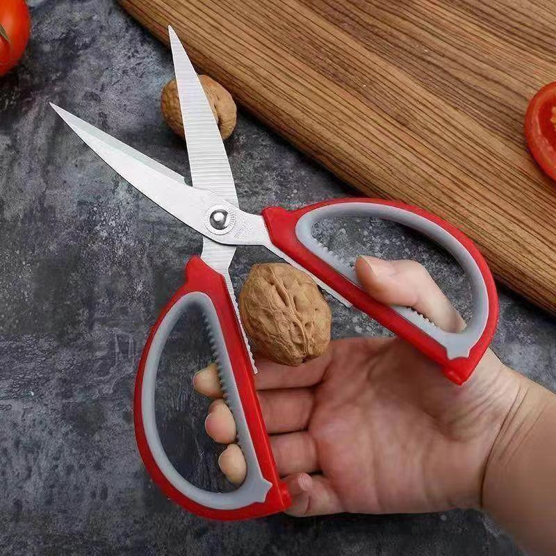 Powerful and multi-functional kitchen scissors for cutting chicken, fish bones, barbecued meat, and food for commercial use Application Scenario