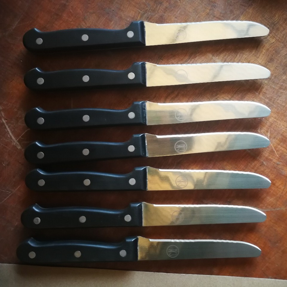 Cross-border kitchen tableware, stainless steel steak and Western tableware, black plastic handle, PP steak knife, electric wood handle steak knife details Picture