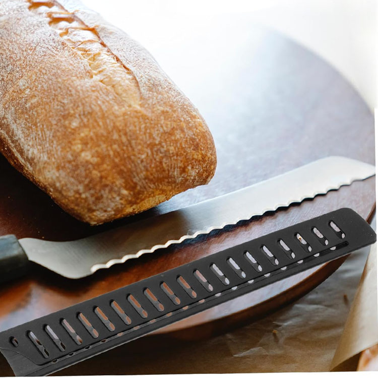 Youdaoplaceholder0 Edges Guards black plastic knife sheaths available in various sizes for chef Knives and fruit knives Application Scenario