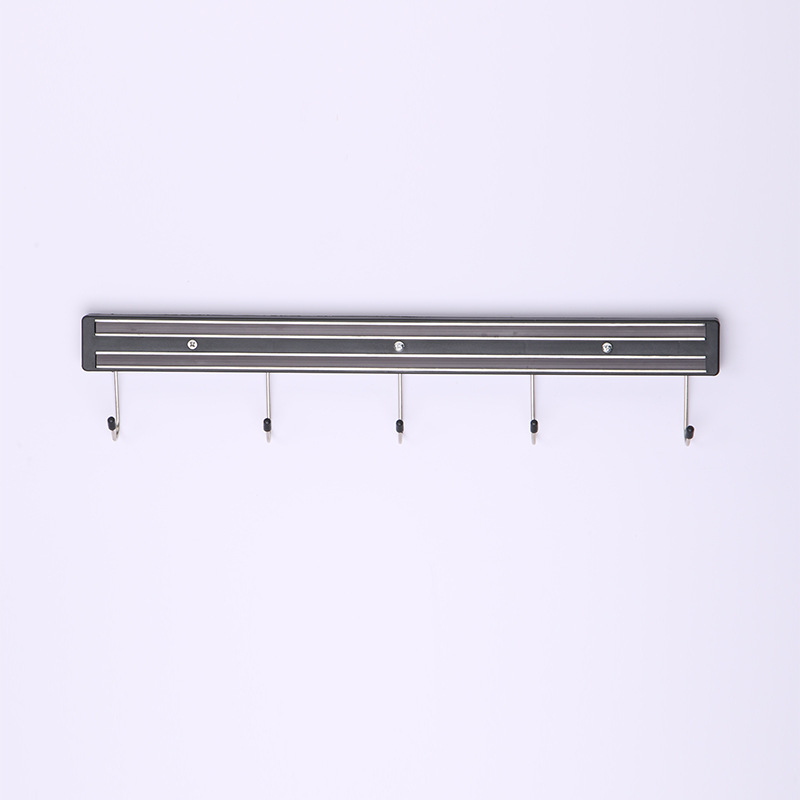 Suction cup type magnetic knife rack, kitchen stainless steel magnetic knife rack, household wall-mounted key storage tool Application Scenario