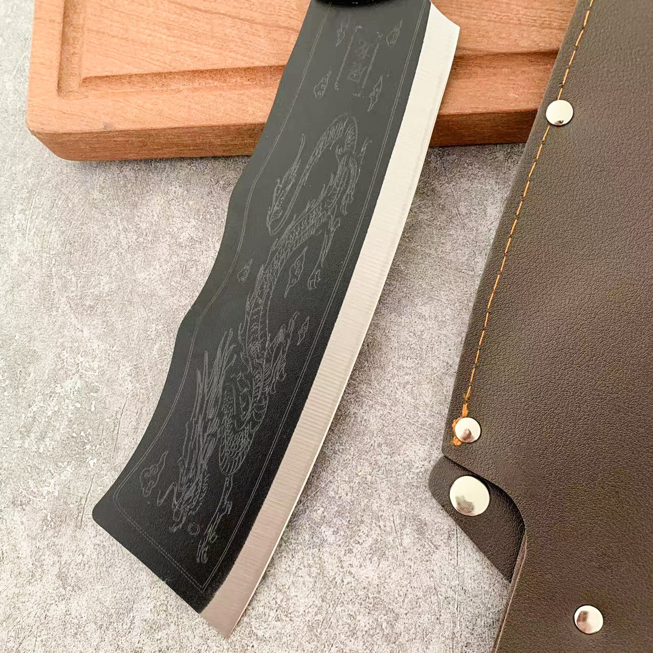 The new Dragon-Slaying knife is a versatile outdoor and household knife for cutting vegetables, meat, chicken and duck Application Scenario