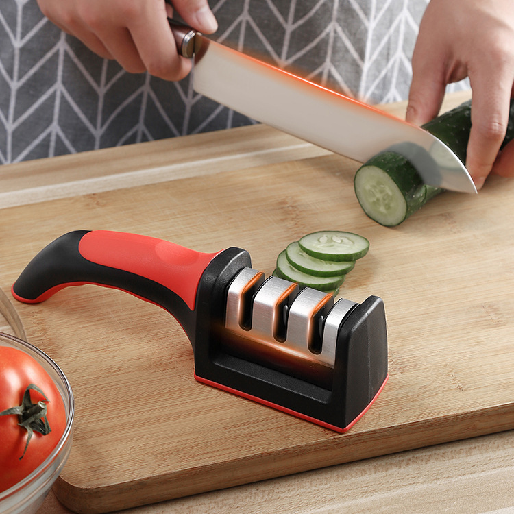 Wholesale of household knife sharpeners, whetstones, kitchen small tools, multi-functional handheld quick three-stage knife sharpeners Application Scenario