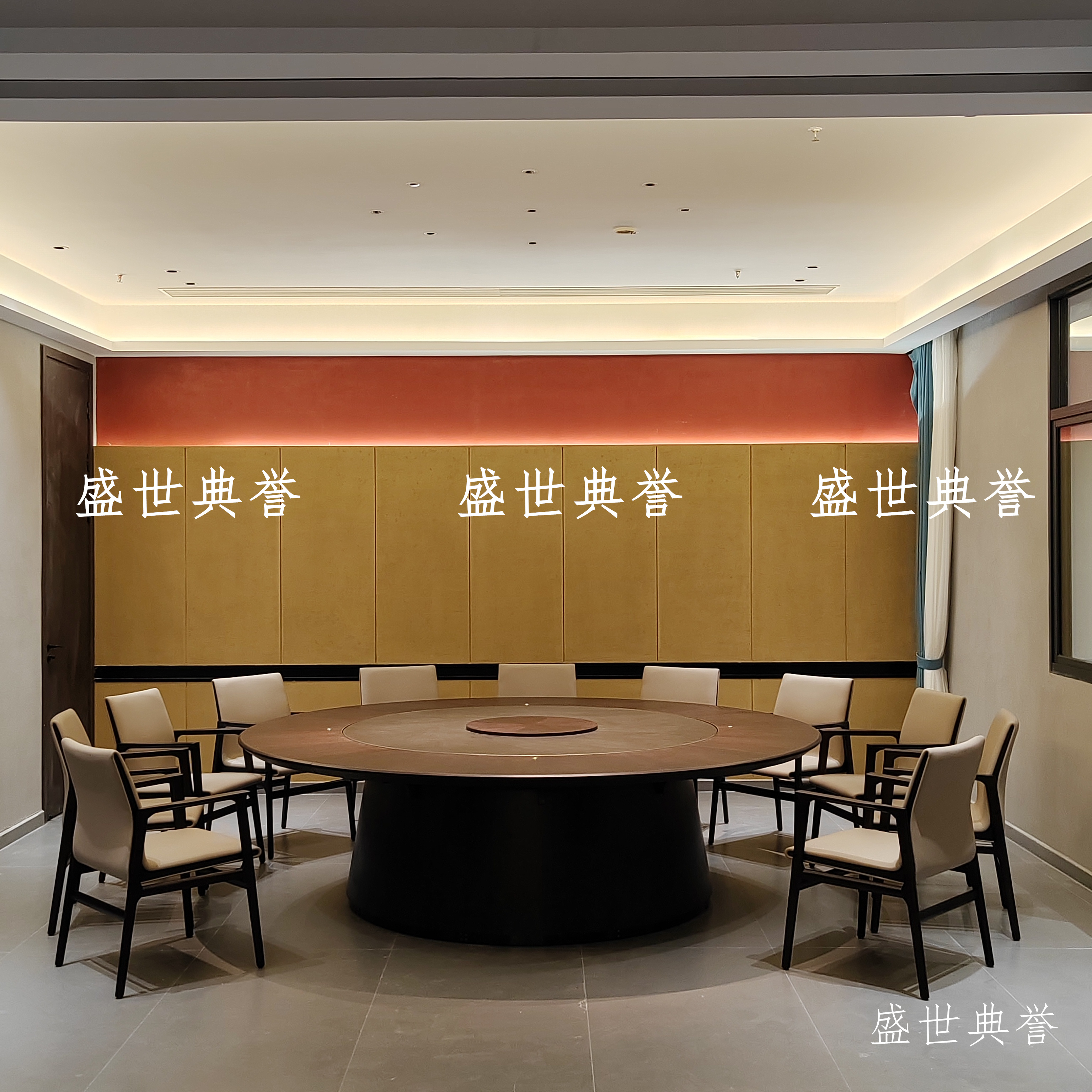 Jining Resort Hotel solid wood furniture, banquet center private rooms, solid wood dining tables and chairs, high-end club light luxury solid wood chairs Application Scenario