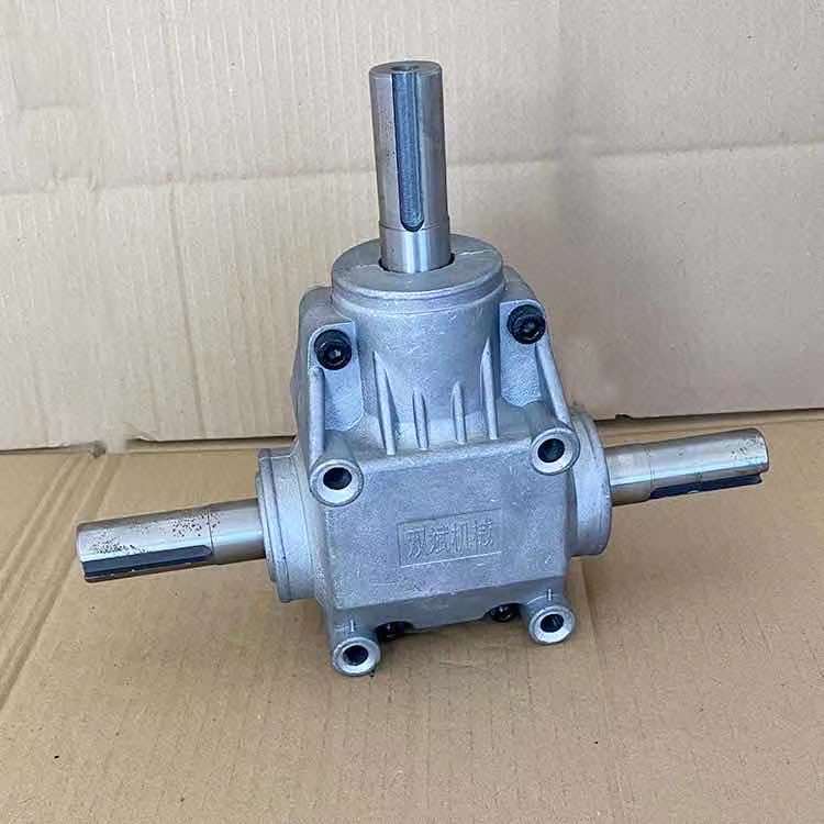 llT type L-shaped 90-degree right-angle box reduction gearbox with a speed ratio of 1:1, gear module of 4, arc-shaped tooth cross reversing box full figure
