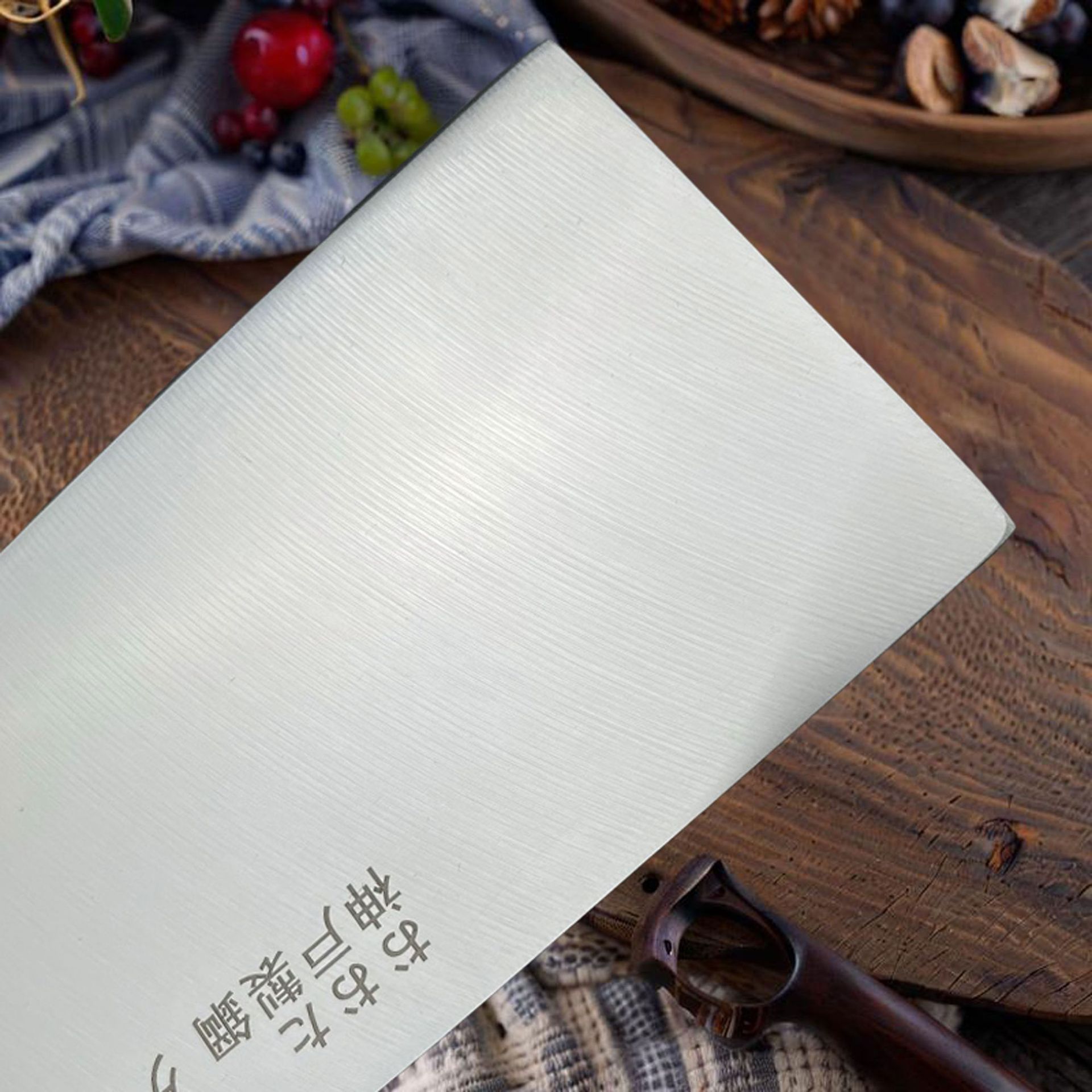 Super sharp stainless steel one-piece kitchen knife for foreign trade inventory, professional bone-cutting knife for chefs Specification drawing