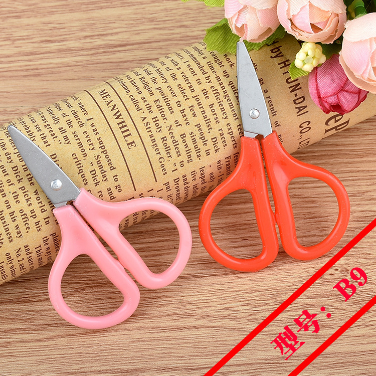 Wholesale manufacturer of sewing kit accessories, stainless steel scissors, mini student scissors, cross-stitch scissors, and small scissors Application Scenario