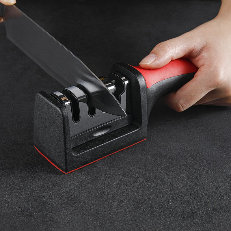 The popular four-section knife sharpener, a multi-functional kitchen knife sharpener, a handheld quick whetstone, and a new household knife sharpener Application Scenario