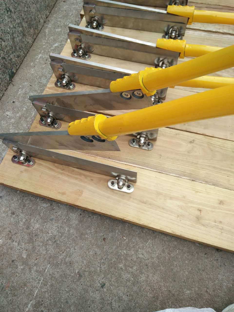 Factory sales of guillotine knives, household chicken, duck, pork ribs, pig's feet, Chinese medicinal materials cutting knives, stainless steel cutting knives, slicing guillotine knives, no Specification drawing
