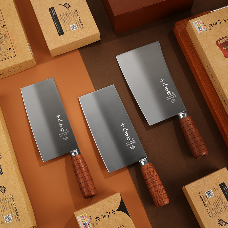 Eighteen Sons is a professional chef, specializing in using kitchen knives, Chinese chef knives to cut bones, slicing, and meat details Picture