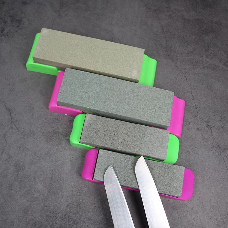 Kitchen knives with double-sided bases, household grindstone kitchen knives, fruit knives and knife sharpeners with handles Application Scenario