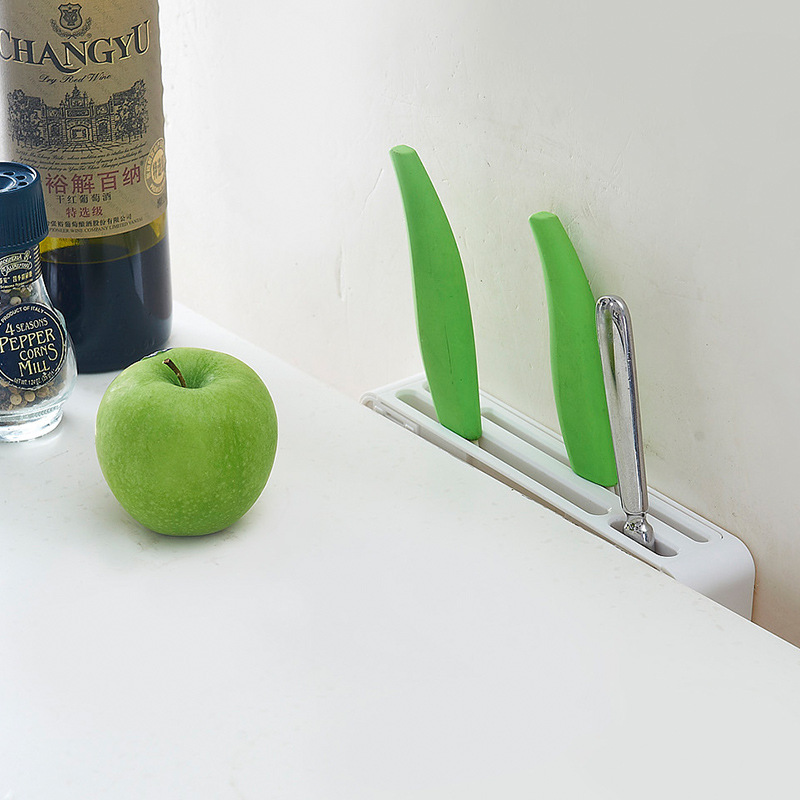 Kitchen invisible knife rack, home goods, creative kitchenware, kitchenware, knife storage. Plastic knife rack doesn't take up much space Application Scenario