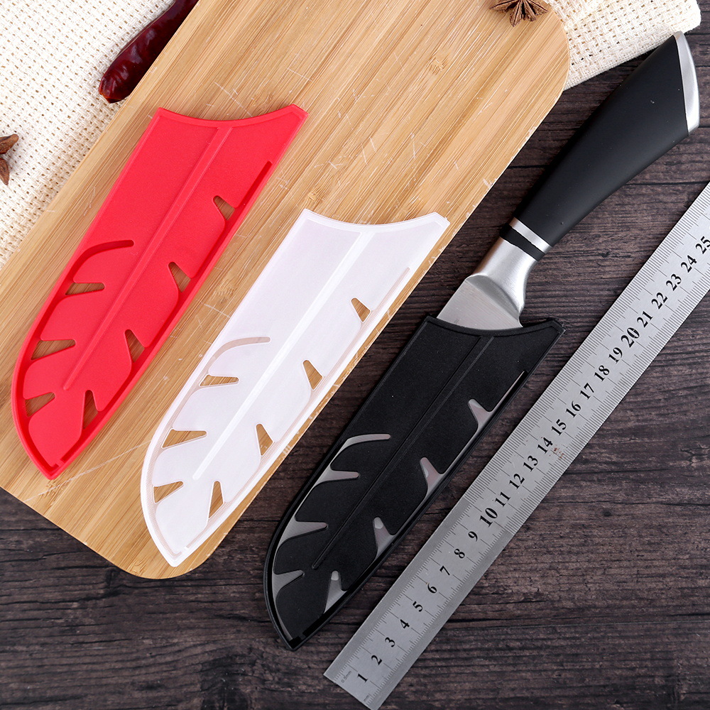 Yangjiang Xingye Injection Molding Factory has a three-color stock of Japanese kitchen knives under the Qianye brand. The knife covers are in the shape of feathers and the sheaths are of good quality Application Scenario