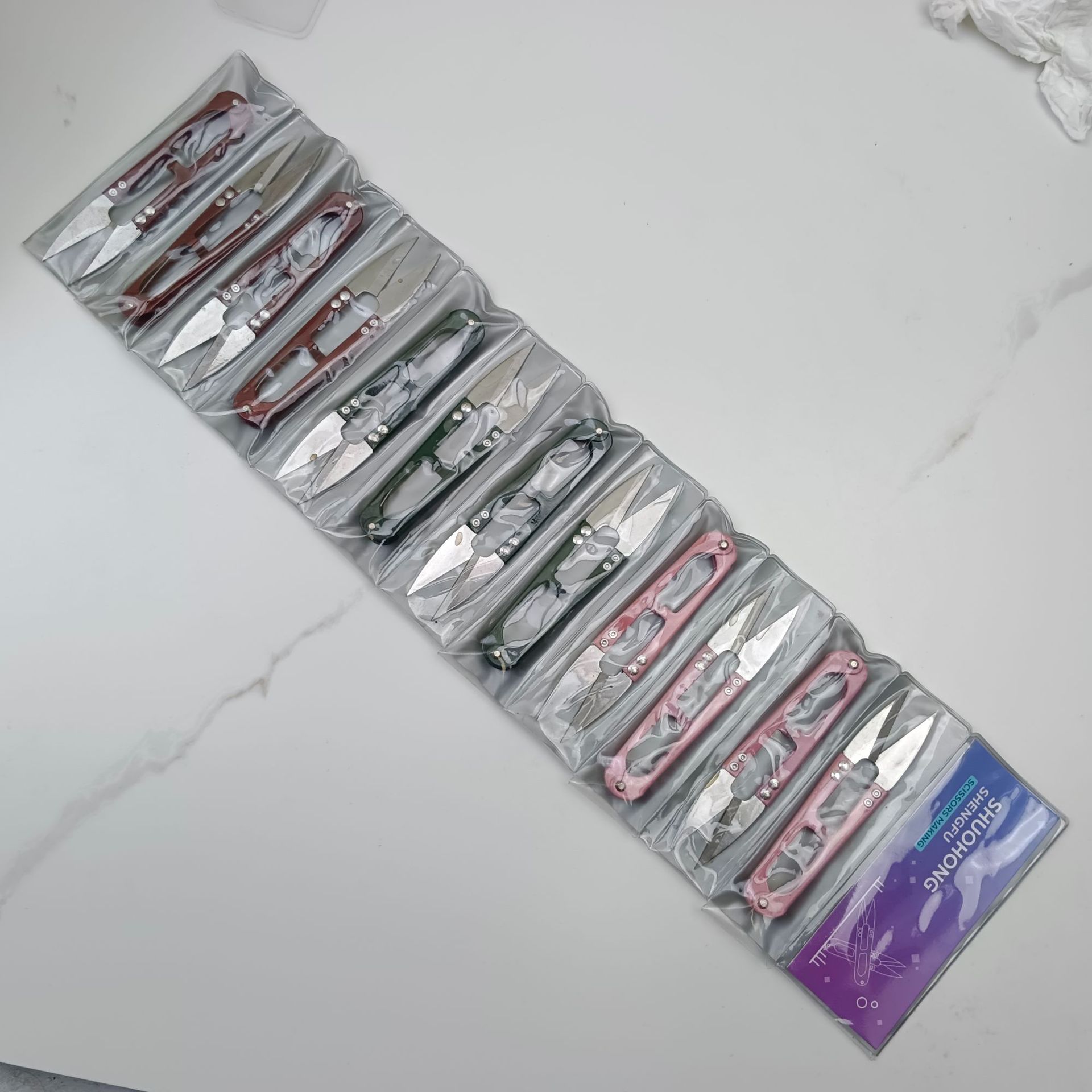 Wholesale of cross-border wordless small scissors, U-shaped small scissors, spring embroidery, household sewing thread ends, embroidery and tailor scissors details Picture