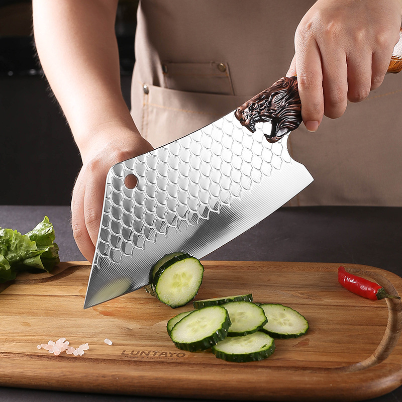 The fish-scale pattern slicing knife features a faucet handle. It is made of stainless steel from Longquan and is sharp. It is a special knife for slicing and cutting meat in the kitchen Specification drawing