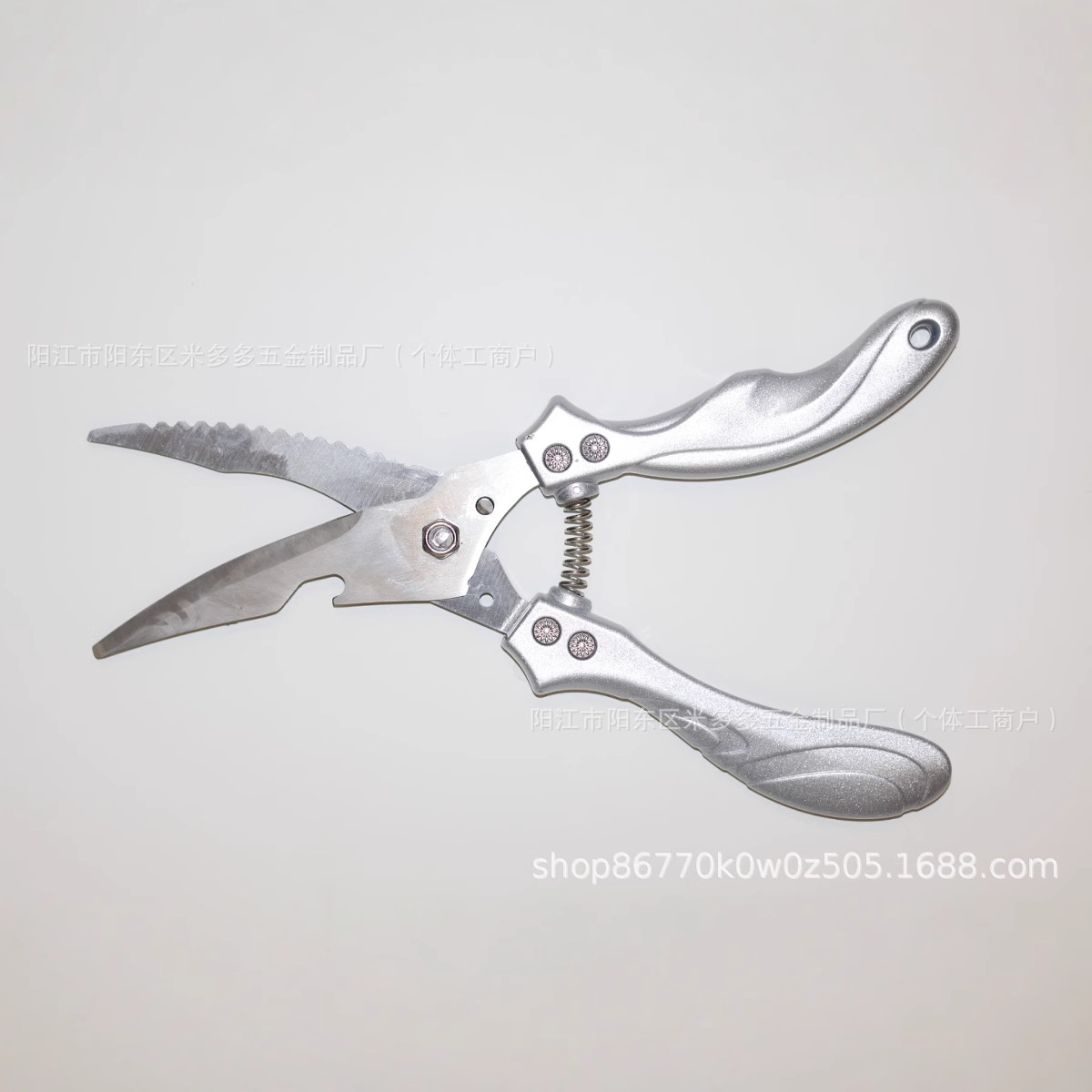 New powerful chicken bone scissors, stainless steel multi-functional household food kitchen scissors Application Scenario