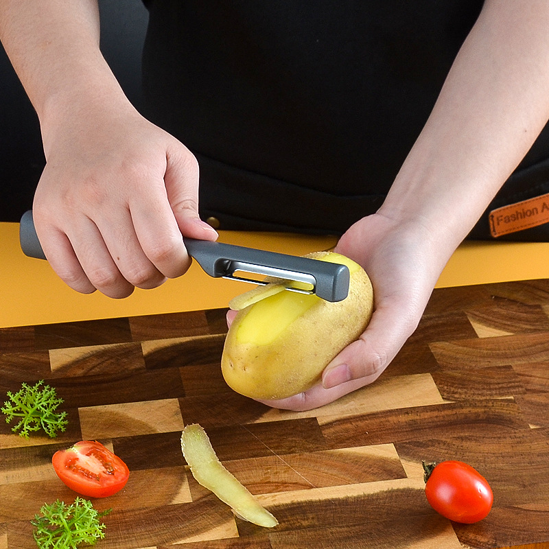 Stainless steel fruit knife and melon peeler set, fruit peeler, kitchen potato peeler, creative multi-functional knife and peeler in one Application Scenario
